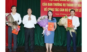 Hải Phòng công bố quyết định về công tác cán bộ một số quận, huyện, sở